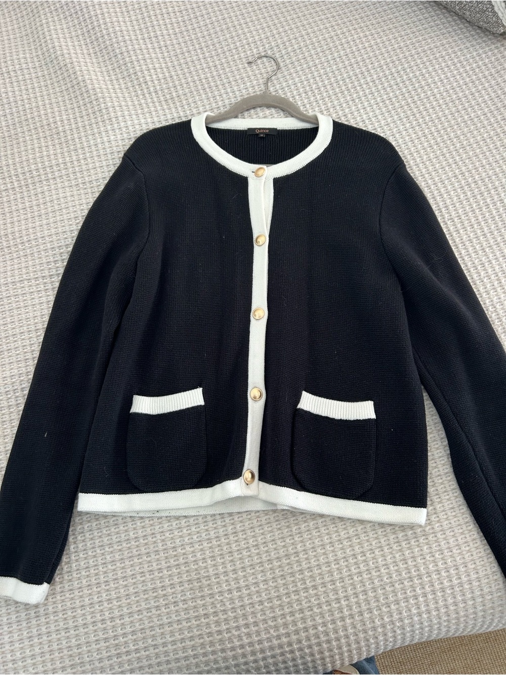 Quince 100% Organic Cotton Sweater Jacket in black/ivory colorblock size medium
